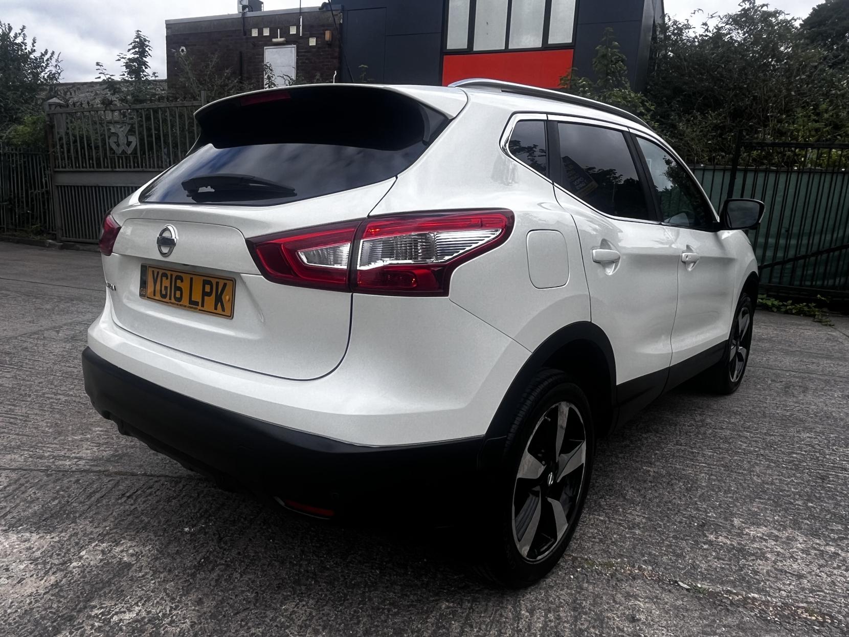 Nissan Qashqai 1.6 DIG-T N-Connecta SUV 5dr Petrol Manual 2WD Euro 6 (s/s) (163 ps)