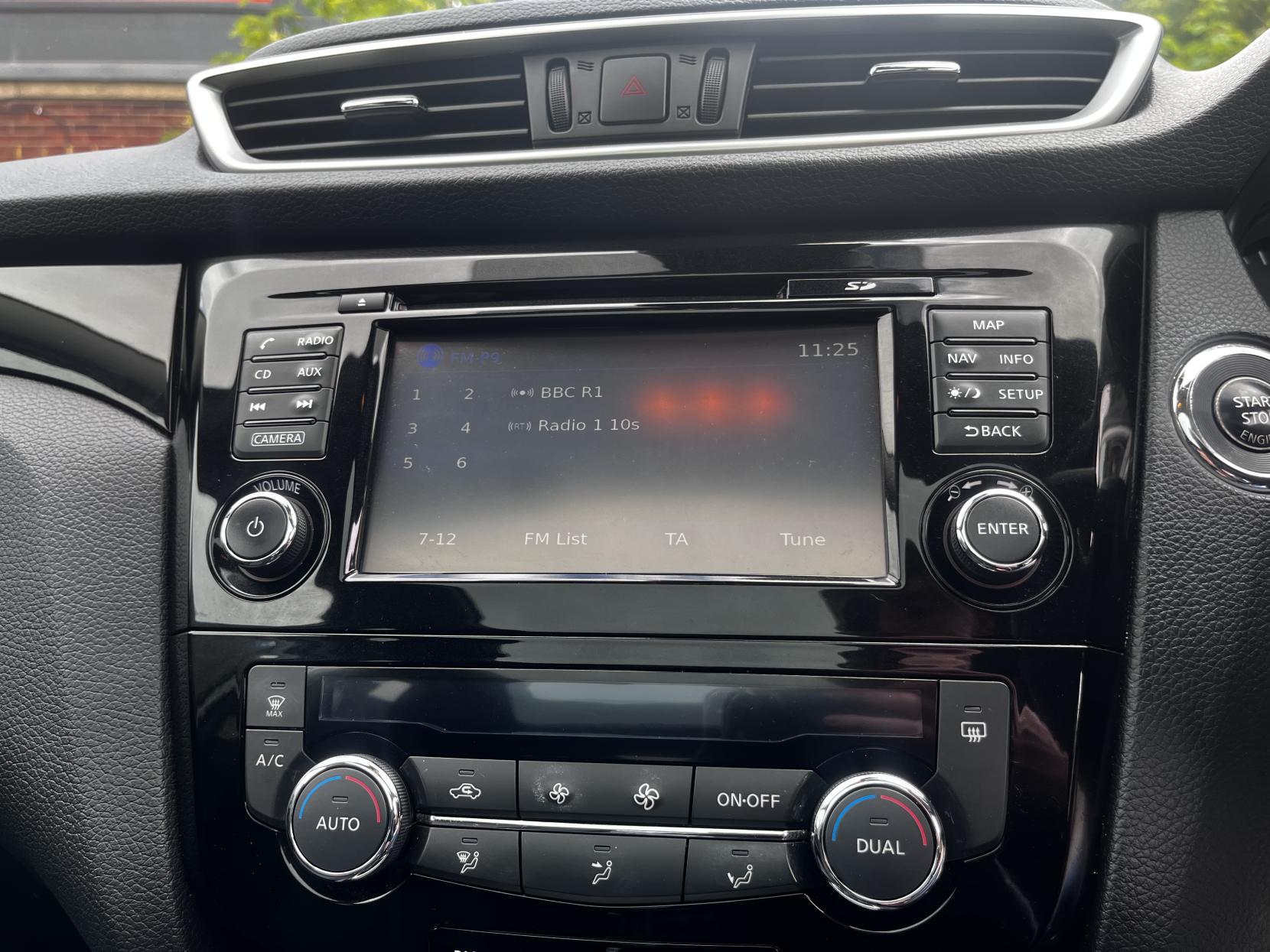 Nissan Qashqai 1.6 DIG-T N-Connecta SUV 5dr Petrol Manual 2WD Euro 6 (s/s) (163 ps)