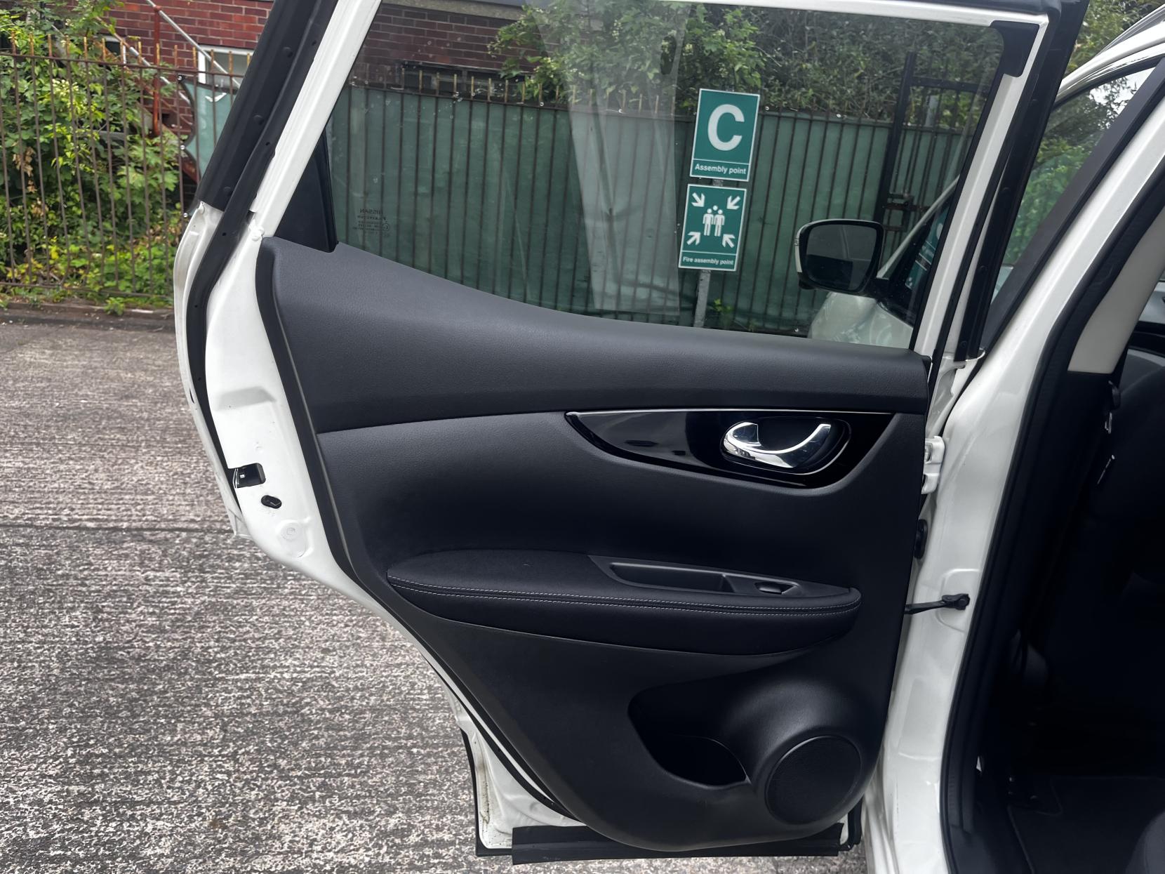 Nissan Qashqai 1.6 DIG-T N-Connecta SUV 5dr Petrol Manual 2WD Euro 6 (s/s) (163 ps)