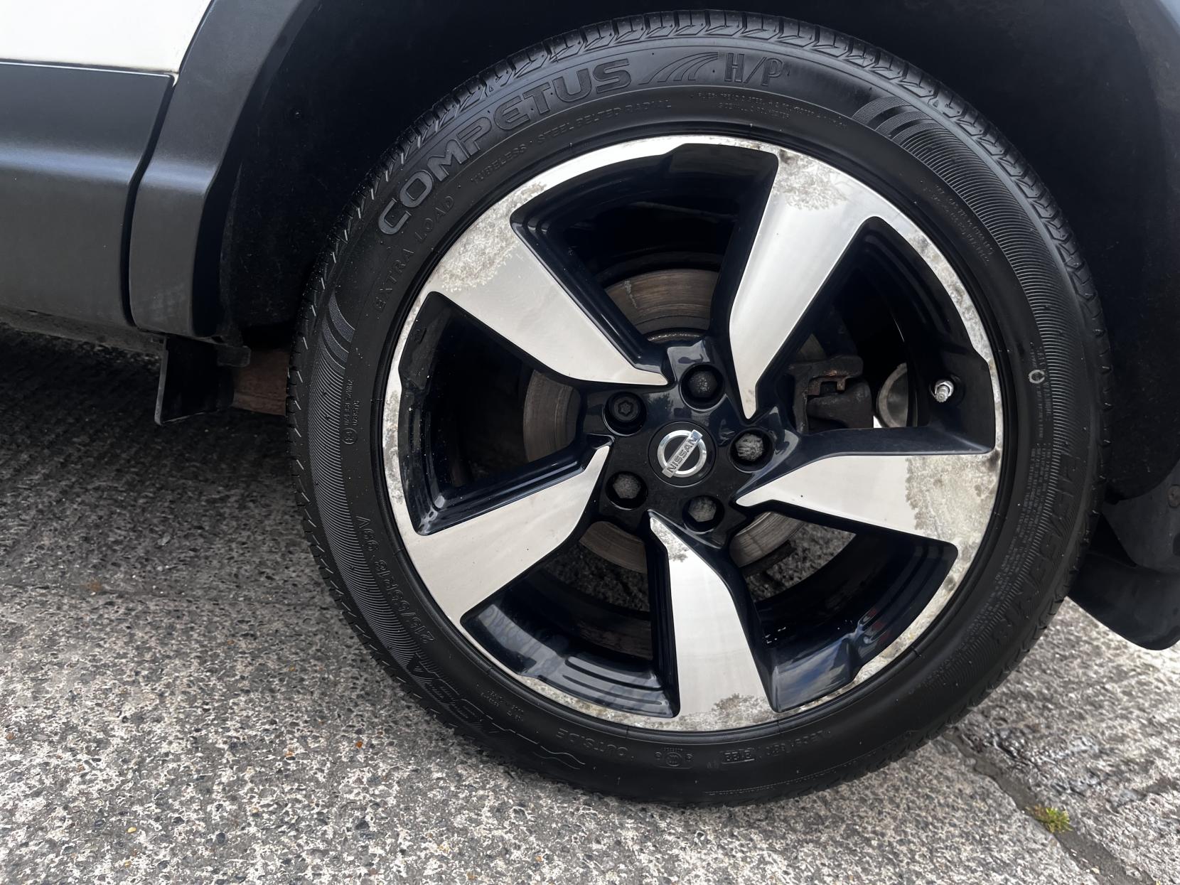 Nissan Qashqai 1.6 DIG-T N-Connecta SUV 5dr Petrol Manual 2WD Euro 6 (s/s) (163 ps)