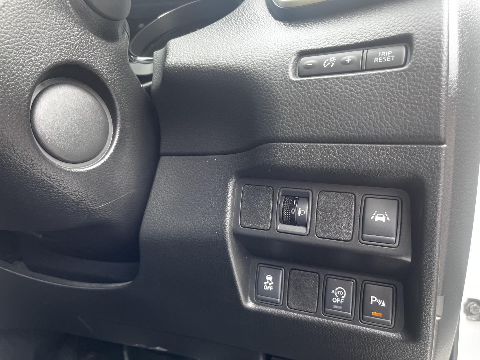 Nissan Qashqai 1.6 DIG-T N-Connecta SUV 5dr Petrol Manual 2WD Euro 6 (s/s) (163 ps)