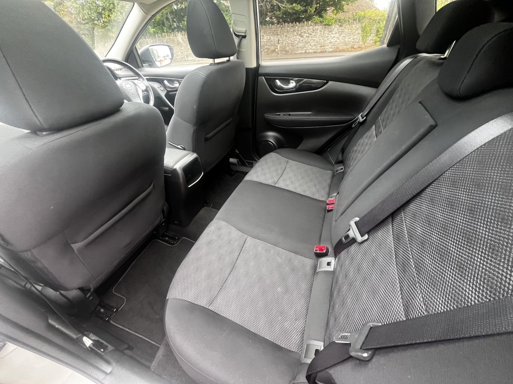 Nissan Qashqai 1.6 DIG-T N-Connecta SUV 5dr Petrol Manual 2WD Euro 6 (s/s) (163 ps)