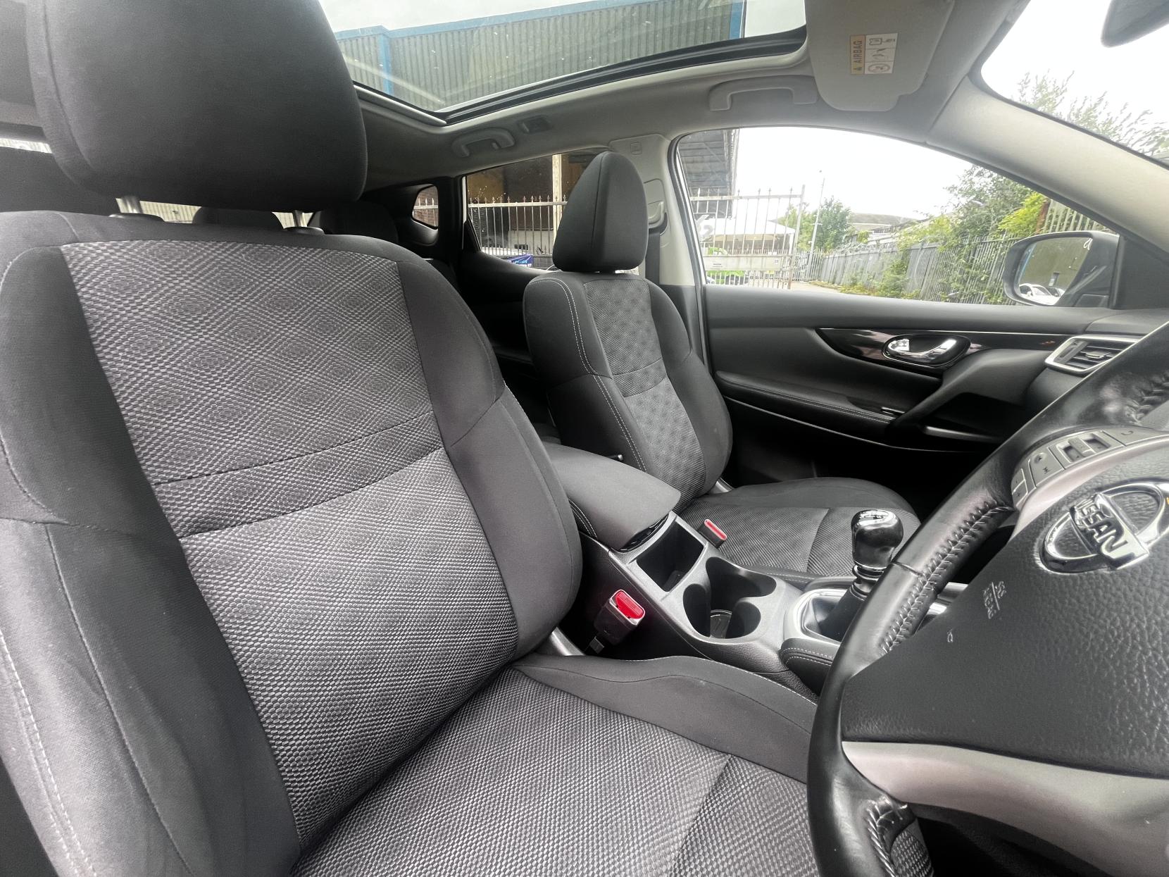 Nissan Qashqai 1.6 DIG-T N-Connecta SUV 5dr Petrol Manual 2WD Euro 6 (s/s) (163 ps)