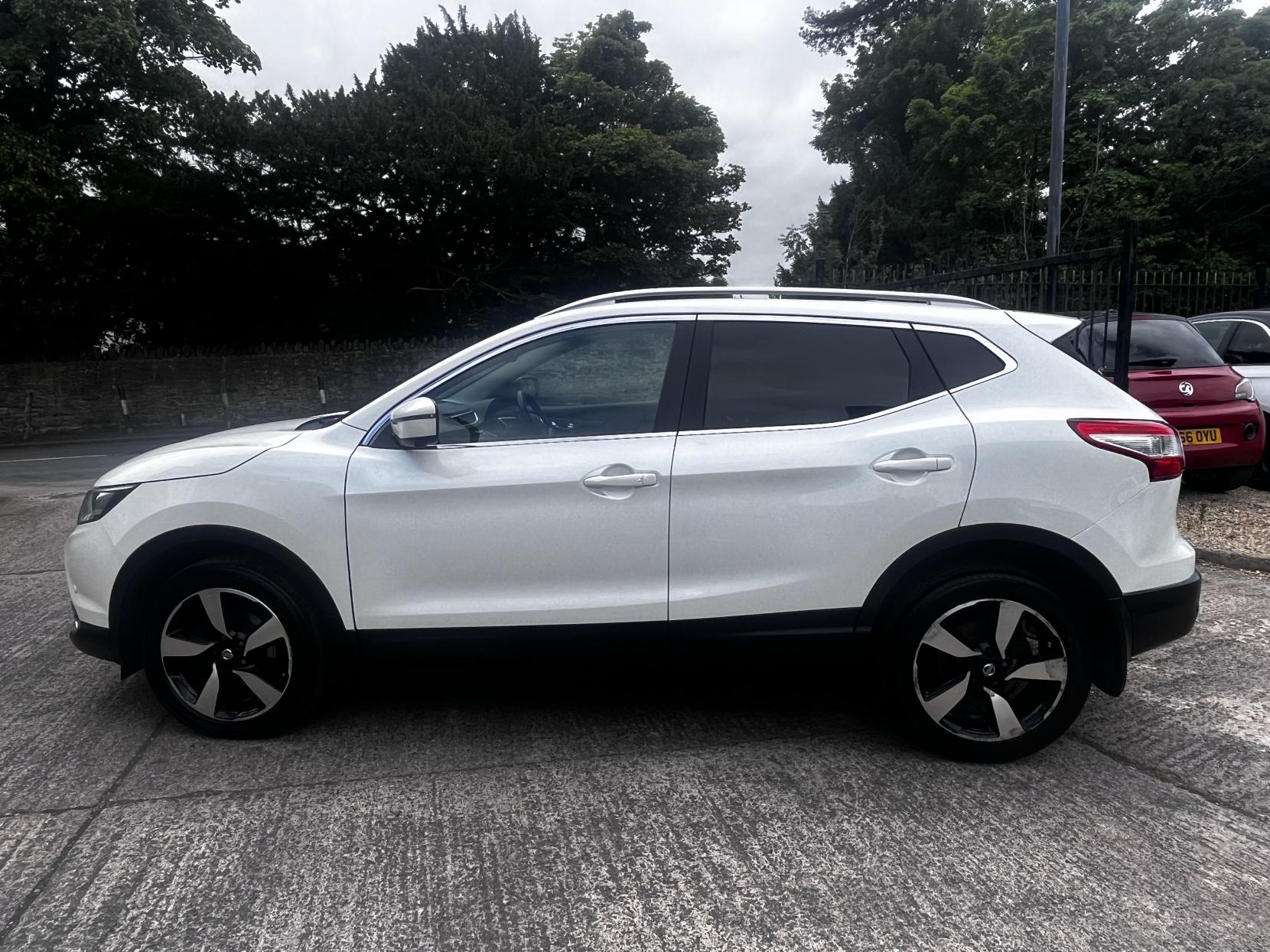 Nissan Qashqai 1.6 DIG-T N-Connecta SUV 5dr Petrol Manual 2WD Euro 6 (s/s) (163 ps)