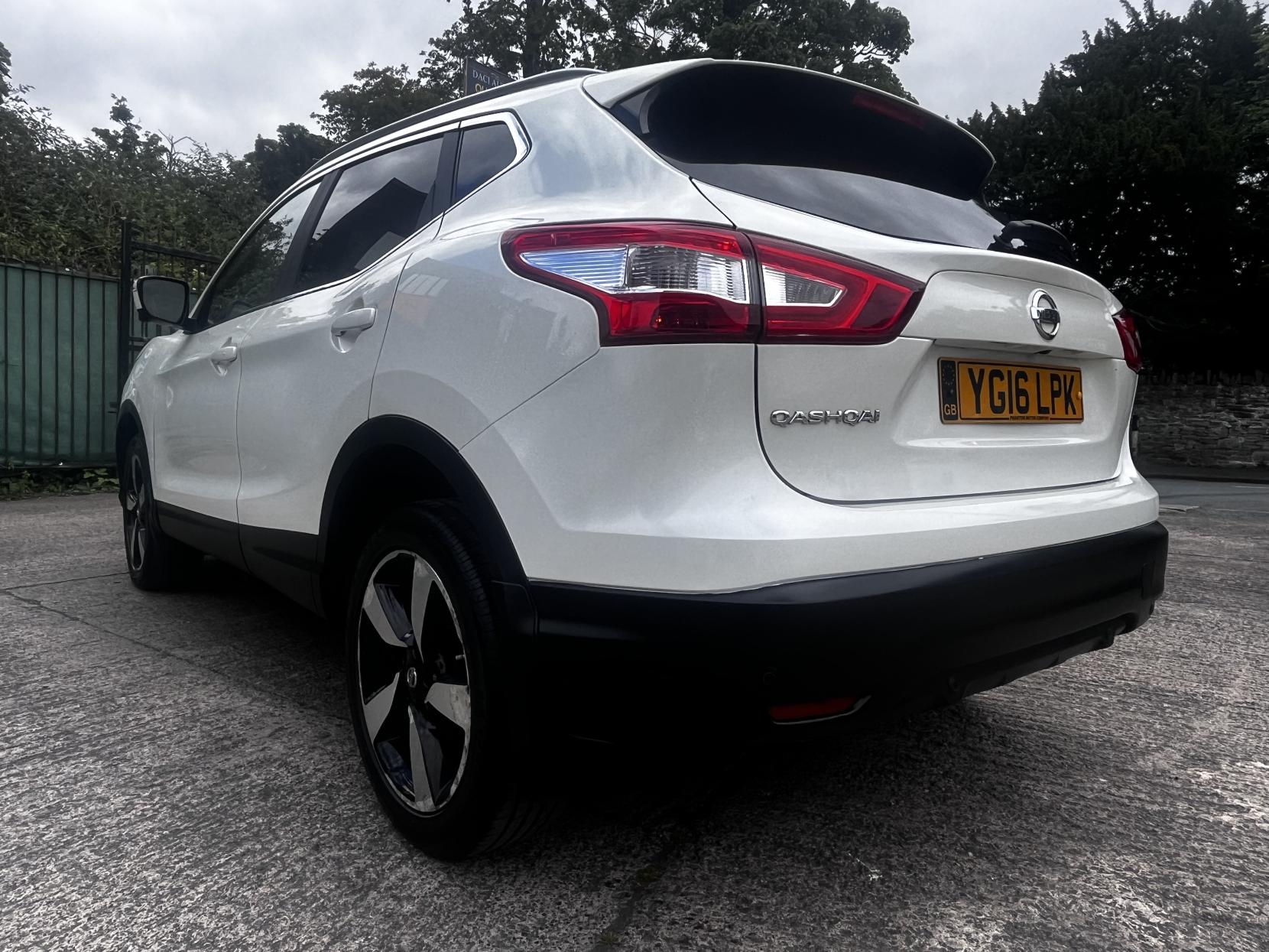 Nissan Qashqai 1.6 DIG-T N-Connecta SUV 5dr Petrol Manual 2WD Euro 6 (s/s) (163 ps)