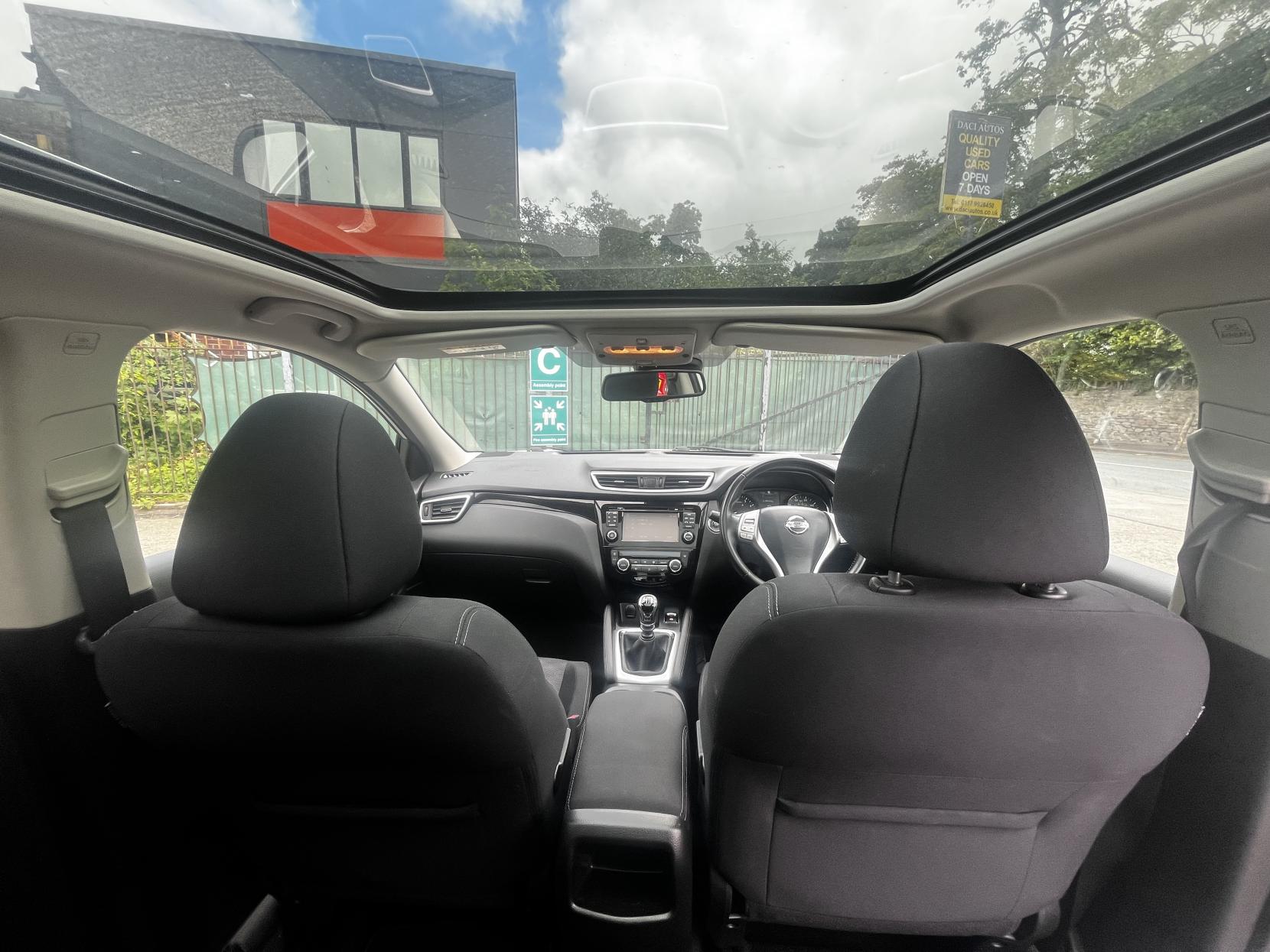 Nissan Qashqai 1.6 DIG-T N-Connecta SUV 5dr Petrol Manual 2WD Euro 6 (s/s) (163 ps)
