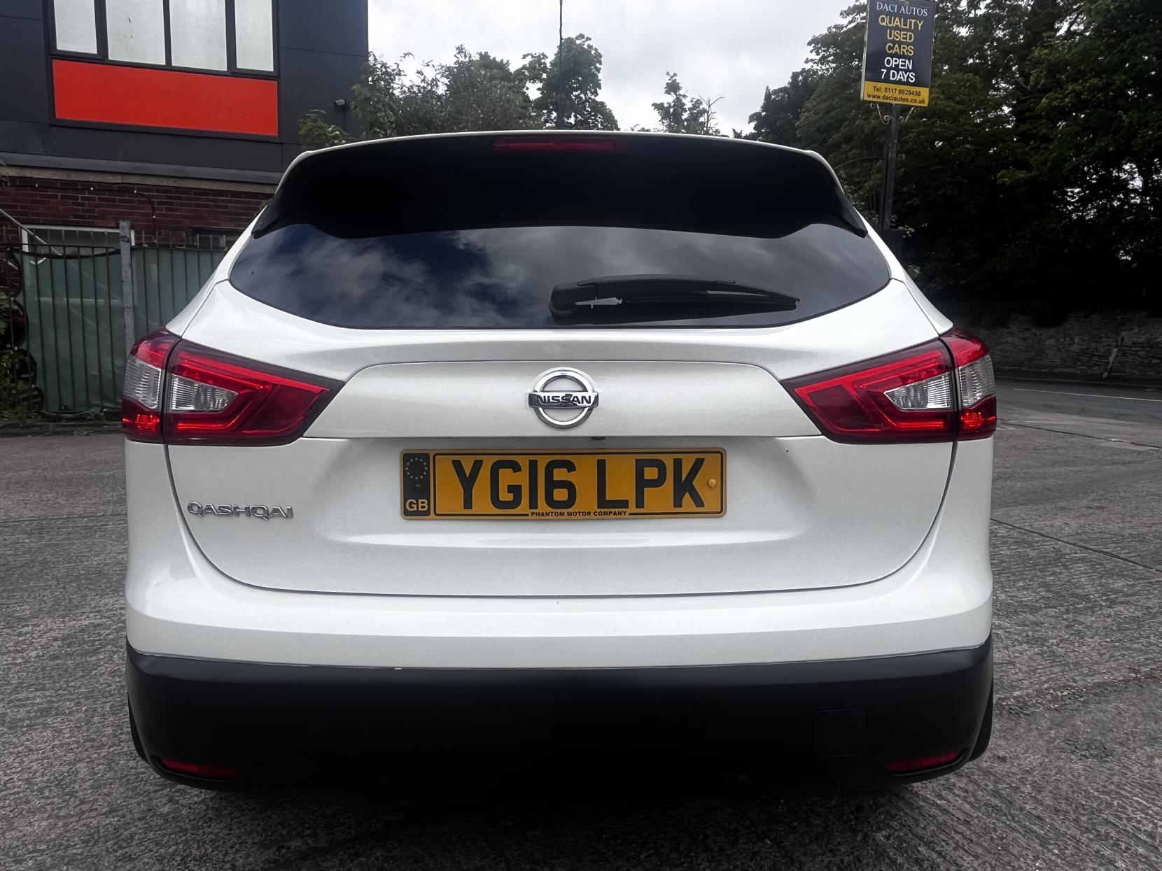 Nissan Qashqai 1.6 DIG-T N-Connecta SUV 5dr Petrol Manual 2WD Euro 6 (s/s) (163 ps)