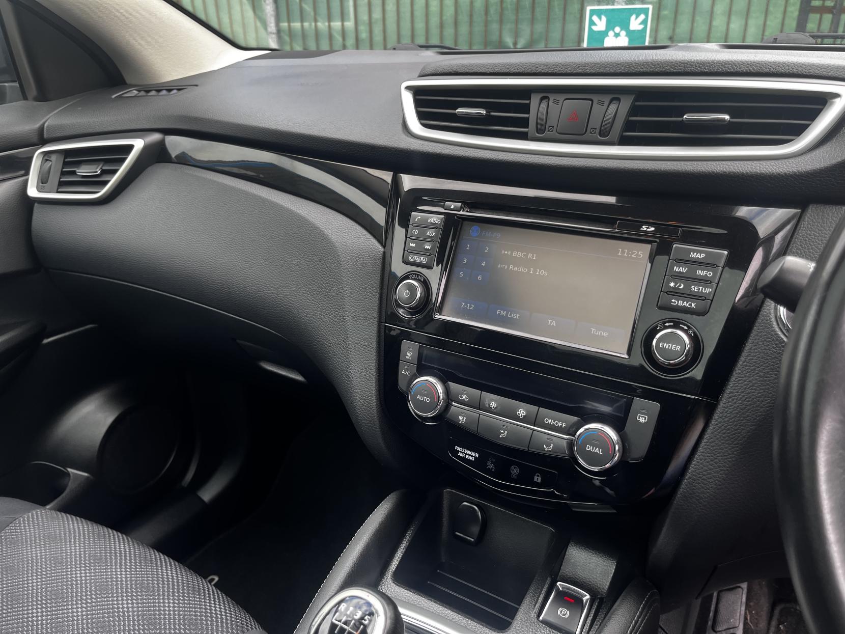 Nissan Qashqai 1.6 DIG-T N-Connecta SUV 5dr Petrol Manual 2WD Euro 6 (s/s) (163 ps)