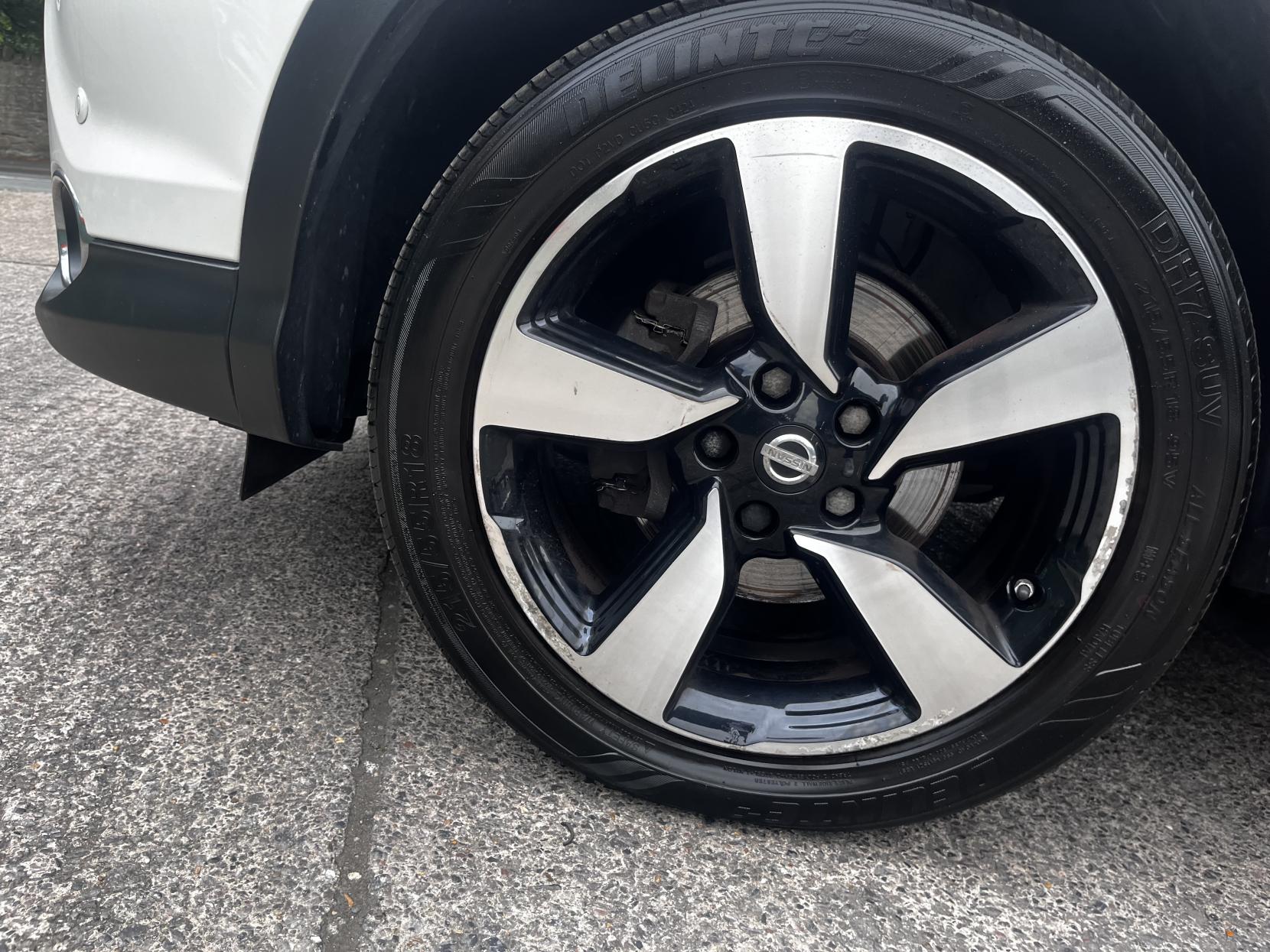 Nissan Qashqai 1.6 DIG-T N-Connecta SUV 5dr Petrol Manual 2WD Euro 6 (s/s) (163 ps)