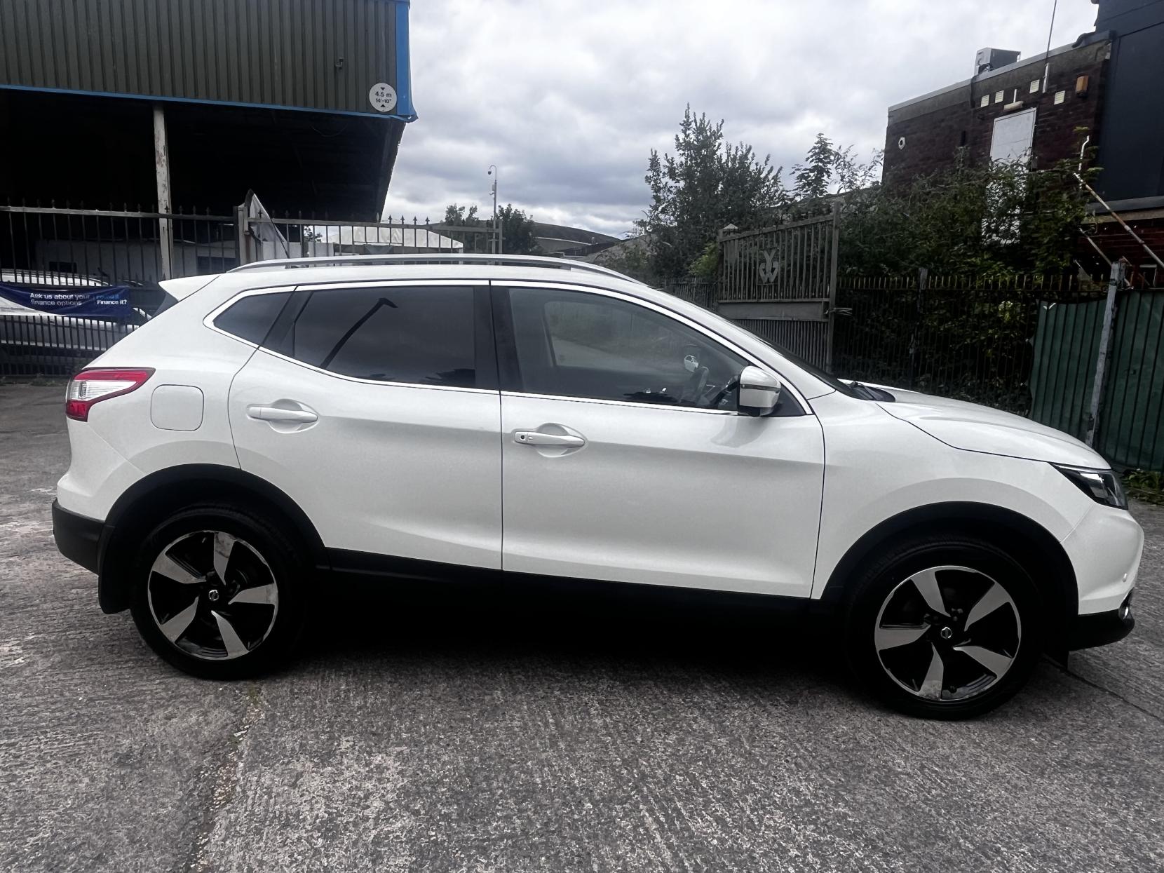 Nissan Qashqai 1.6 DIG-T N-Connecta SUV 5dr Petrol Manual 2WD Euro 6 (s/s) (163 ps)
