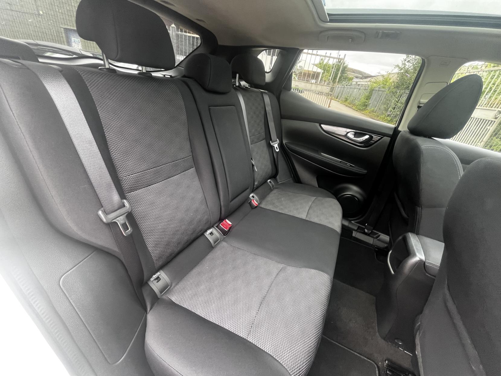 Nissan Qashqai 1.6 DIG-T N-Connecta SUV 5dr Petrol Manual 2WD Euro 6 (s/s) (163 ps)