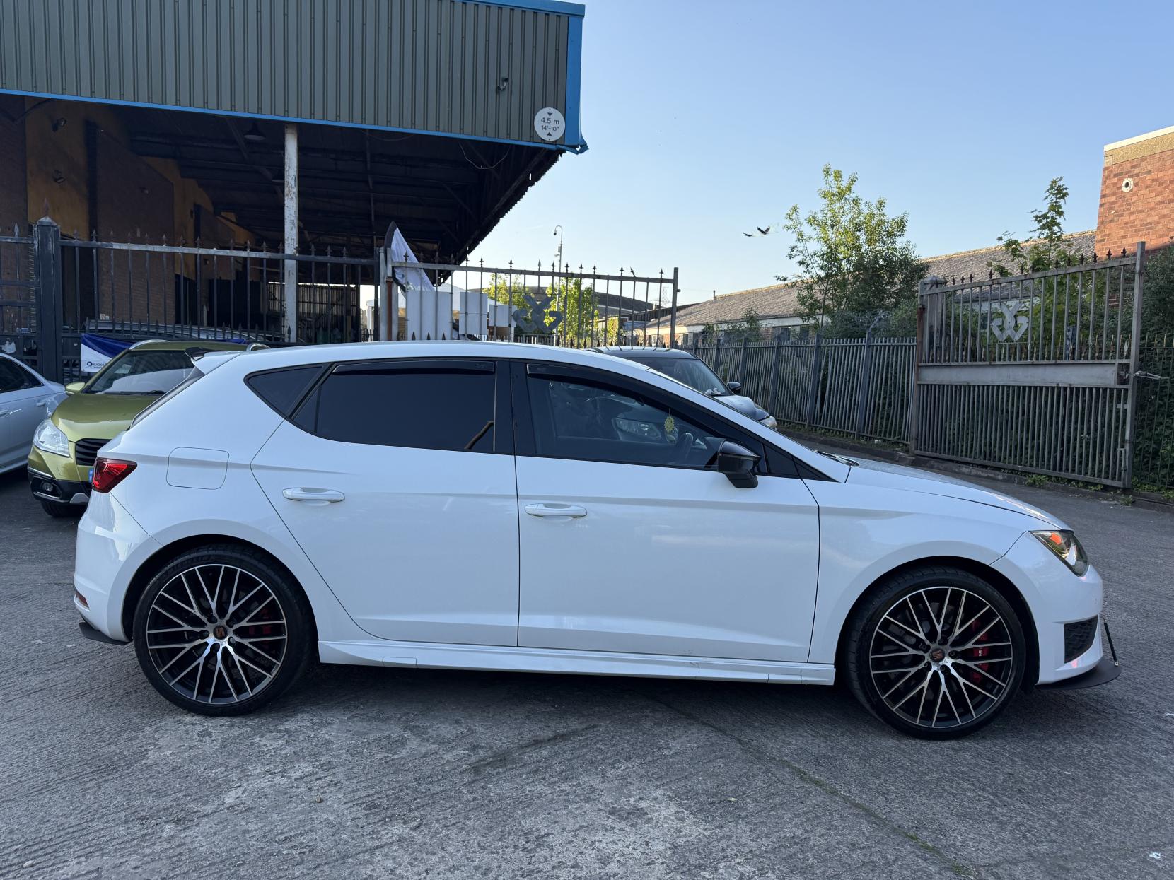 SEAT Leon 2.0 TSI Cupra 290 Black Hatchback 5dr Petrol Manual Euro 6 (s/s) (290 ps)