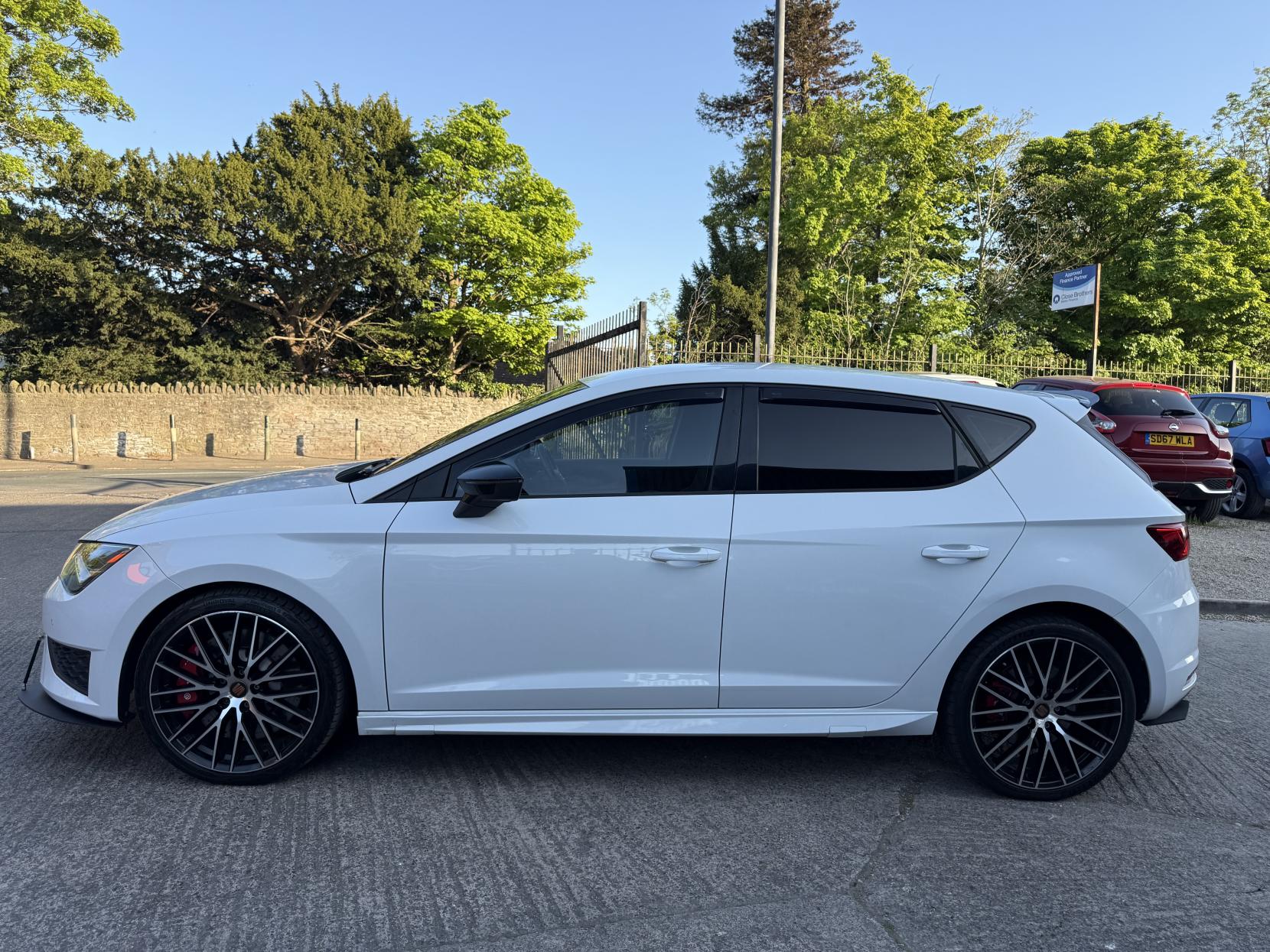 SEAT Leon 2.0 TSI Cupra 290 Black Hatchback 5dr Petrol Manual Euro 6 (s/s) (290 ps)