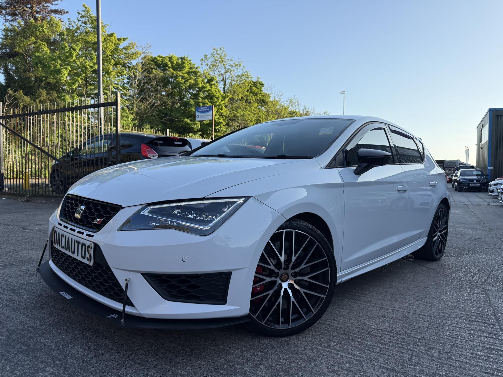 SEAT Leon 2.0 TSI Cupra 290 Black Hatchback 5dr Petrol Manual Euro 6 (s/s) (290 ps)