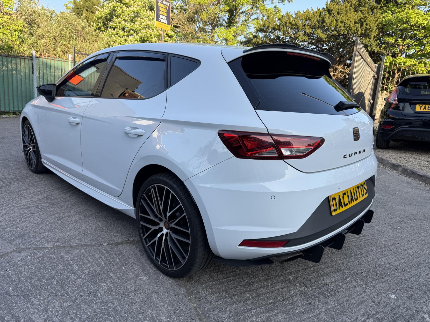 SEAT Leon 2.0 TSI Cupra 290 Black Hatchback 5dr Petrol Manual Euro 6 (s/s) (290 ps)