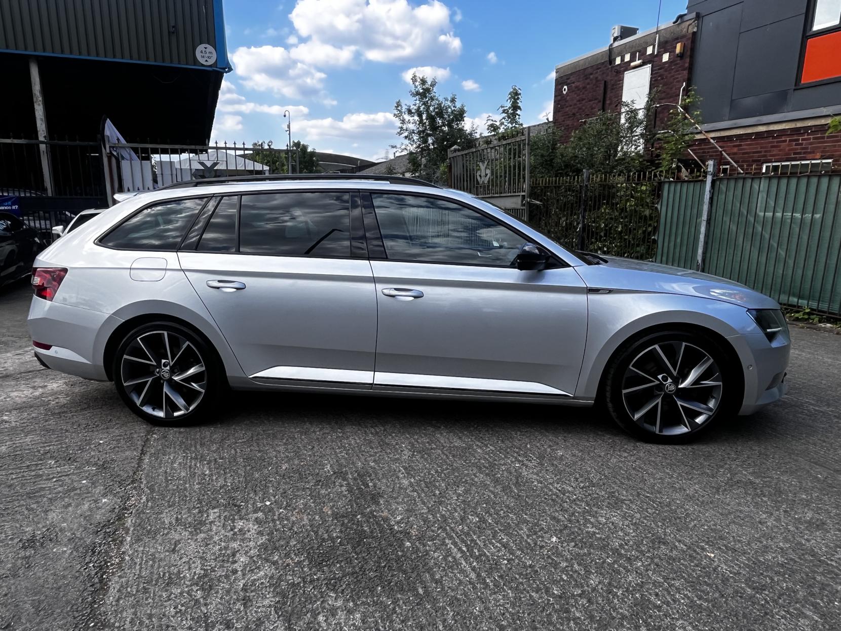 Skoda Superb 1.5 TSI ACT SportLine Estate 5dr Petrol DSG Euro 6 (s/s) (150 ps)